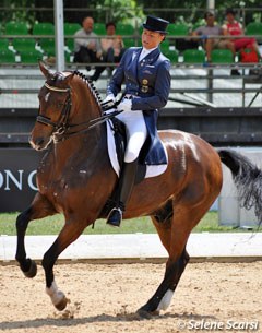Anja Plonzke in her shining purple tailcoat on Le Mont d'Or