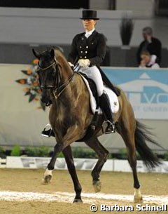 Carolin Fehlings aboard the Classical Sales Warendorf auction horse Fritz San Tino