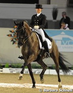 Carolin Fehlings aboard the Classical Sales Warendorf auction horse Fritz San Tino