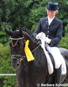 Stefanie Kerner and Darnell win at the 2011 CDN Neuss-Grefrath :: Photo © Barbara Schnell