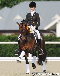 Grete Linnemann and Cinderella M win the 2011 Preis der Besten :: Photo © Barbara Schnell