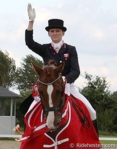 Nanna Skodborg Merrald and Weltliebe win the 2011 Danish Junior Riders Championships :: Photo © Ridehesten.com