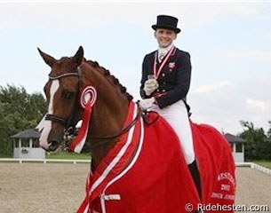 Nanna Skodborg Merrald and Weltliebe win the 2011 Danish Junior Riders Championships :: Photo © Ridehesten.com