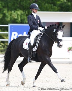 Fabienne Claeys on Domino