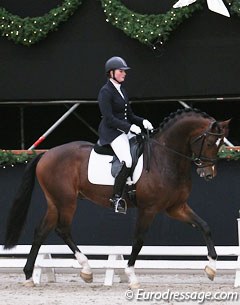 Stefanie Dorr on the drop dead gorgeous Bojengel (by Uptown x Gribaldi) 