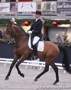 Hans Peter Mindhour and Zizi Top at the KWPN Stallion Competition in Roosendaal in December 2011 :: Photo © Astrid Appels