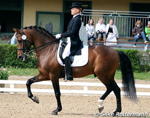 Stephanie Delpierre on Sino de Almeida