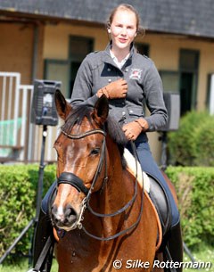 Kathleen Keller wraps up her ride on Wonder FRH