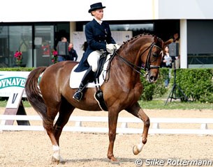 French Muriel Leonardo on the gorgeous Walentina (by Wie Weltmeyer)