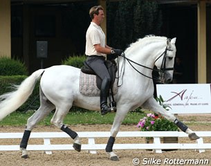 Arnaud Serre schooling Helio II :: Photo © Silke Rottermann