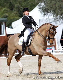 Sara Henrietta Bergstrom Kallstrom and Diezel Ace the Small Tour at the 2011 Sunshine Tour :: Photo © Astrid Appels