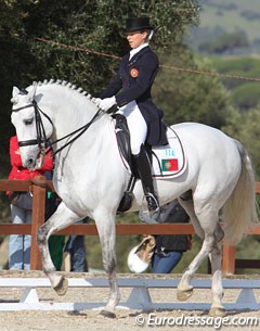 Portuguese Maria Moura Caetano struggled with a grumpy Xiripiti and made many mistakes, even though the horse has very ground covering basic gaits.