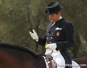 Rafael Soto's Vistoso XI has big shoes to fill, following in the footsteps of Invasor. The bay does not have the quality basic gaits and had his tongue out constantly.