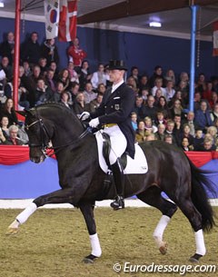 A very tall Johannes Augustin on the beautiful Licotus at the 2011 Althengstparade :: Photo © Astrid Appels