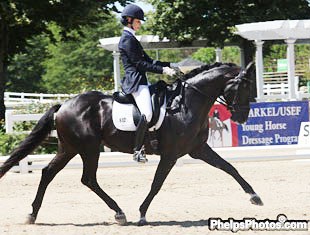 Caroline Roffman on San City (by San Remo x Bolero) :: Photo © Mary Phelps/Phelpsphotos.com