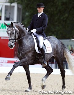 Andreas Helgstrand on the talented Torveslettens Stamina (by Stedinger x Carano). Brilliant trot work could not save her day as the walk was not ground covering enough and there were problems in the flying changes. Her score 7.94 was a bit low