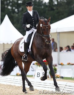 American Jennifer Hoffmann on Ratzinger (by Riccione x Pablo). International calibre horse with fantastic gaits, but he was very naughty and resistant in the walk (even on long reins).