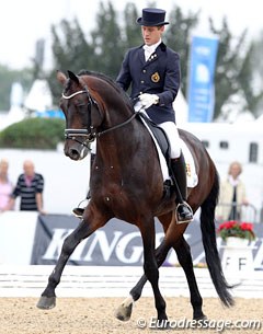 Belgian Simon Missiaen on Carlo van Hove's chunky Oldenburg stallion Rousseau's Topas (by Rousseau x Rohdiamant)