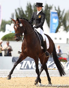 Belgian Larissa Pauluis on Don Massimo (by Don Larino x Santander H)