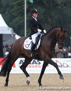 Jennifer Sekreve on the super moving Before you Know (by Scandic x Krack C). The stallion was extremely distracted and unattentive to his rider, failing in submission and obedience. Solution? Chop Chop!