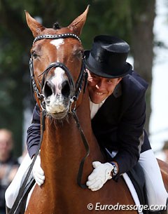 Laurens van Lieren hugs Avanti