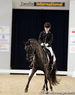 Kim de Jonge and Sandokan with the in-gate in the background