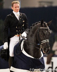 Edward Gal and Voice win the Prix St Georges at the 2011 CDI Zwolle