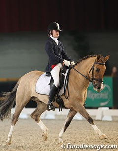 Suzanne Glas had her hands full with her spooky and disobedient pony India, but the rider was resilient and finished her test. Suzanne kept on smiling and patted her pony at the end. Well done!