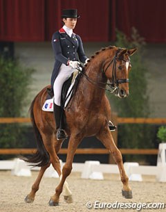 French Pauline Guillem moved from ponies to the junior division and is now riding Whisper Gold (by Gribaldi x Wanderbusch II), formerly ridden by Stefan van Ingelgem