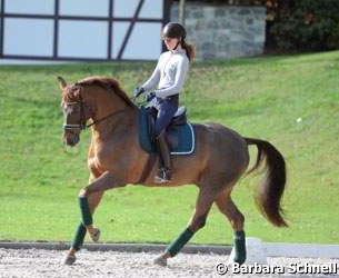 Sanneke Rothenberger and Favourit doing only some light schooling