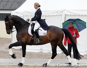 Sabine Becker warming up Lamarc, national trainer Jonny Hilberath watches