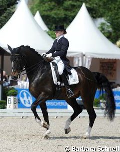 Jenny Lang and Loverboy win the under 25 class