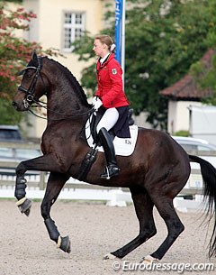 Fabienne Lutkemeier warming up Sole Mio