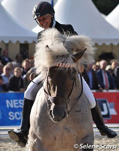 Uta Gräf test-riding a slightly "heavier" horse during a demo 