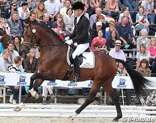 Guest judge rider Marcus Hermes enjoyed Escolar's ground covering and uphill canter