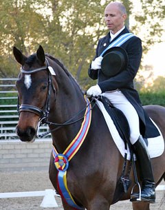 Steffen Peters and Legolas win the Grand Prix at the 2012 CDI-W Burbank