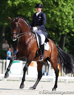 Lyndal Oatley on Sandro Boy