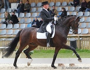 Thomas Dolleris Larson on his Grand Prix horse Græsmarkens Don Pedro :: Photo © Ridehesten.com