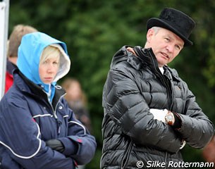 Emma Kanerva and Hubertus Schmidt watching his student Nicole Smith's warm up