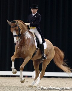 Japanese Hiroshi Hoketsu finally made his come back to the international show ring with the piaffe-passage star Whisper (by Wolkenstein II) who was injured in 2011.