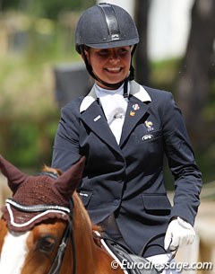 Caroline Faujour made an excellent recovery on Tim. The chestnut gelding was very spooky and explosive in the team test, but today was more composed despite him regularly sticking the tongue out