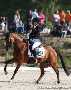 Belgian Jamina Gijsels on Oualidaluna. She is also in her last year at ponies. She rode a very interestingly composed freestyle, which was made by Jamina's high school teacher of music.