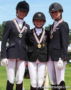 The kur podium medalists: Sanne Vos, Semmieke Rothenberger, Rosalie Bos