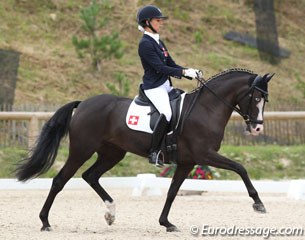 Swiss Estelle Wettstein on Nice Blue Eyes