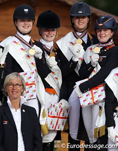 The gold medal winning Dutch Junior Riders Team: Tineke Bartels (chef d'equipe), Antoinette te Riele, Suzanne van de Ven, Dana van Lierop, Jeanine Nieuwenhuis :: Photo © Astrid Appels