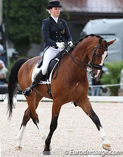 The sole Belgian pair in the Young Riders Kur to Music was Laurence Roos on the Dutch bred Ambaro Saturnus (by Montecristo). The combination is trained by Jeroen Devroe