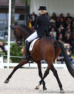 Silver medalists Vivian Scheve and Bellheim perform wonderful half passes