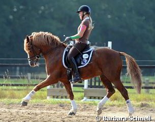 Sophie Kampmann schooling Voyager