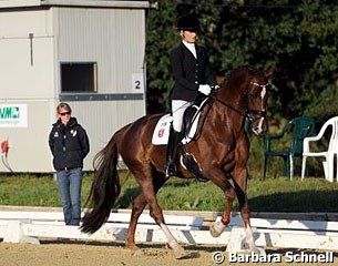 Helen Langehanenberg coaching Marie Claire Pöppelmann, who won the "Liselott-Rheinberger-Nachwuchsförderpreis" with her 7-year-old, very well-ridden Damon Hill offspring Duna Luna