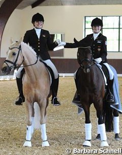 Pony friends Anna Christina Abbelen and Semmieke Rothenberger